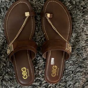 EUC GBG Los Angeles Gold Chain Brown Sandals